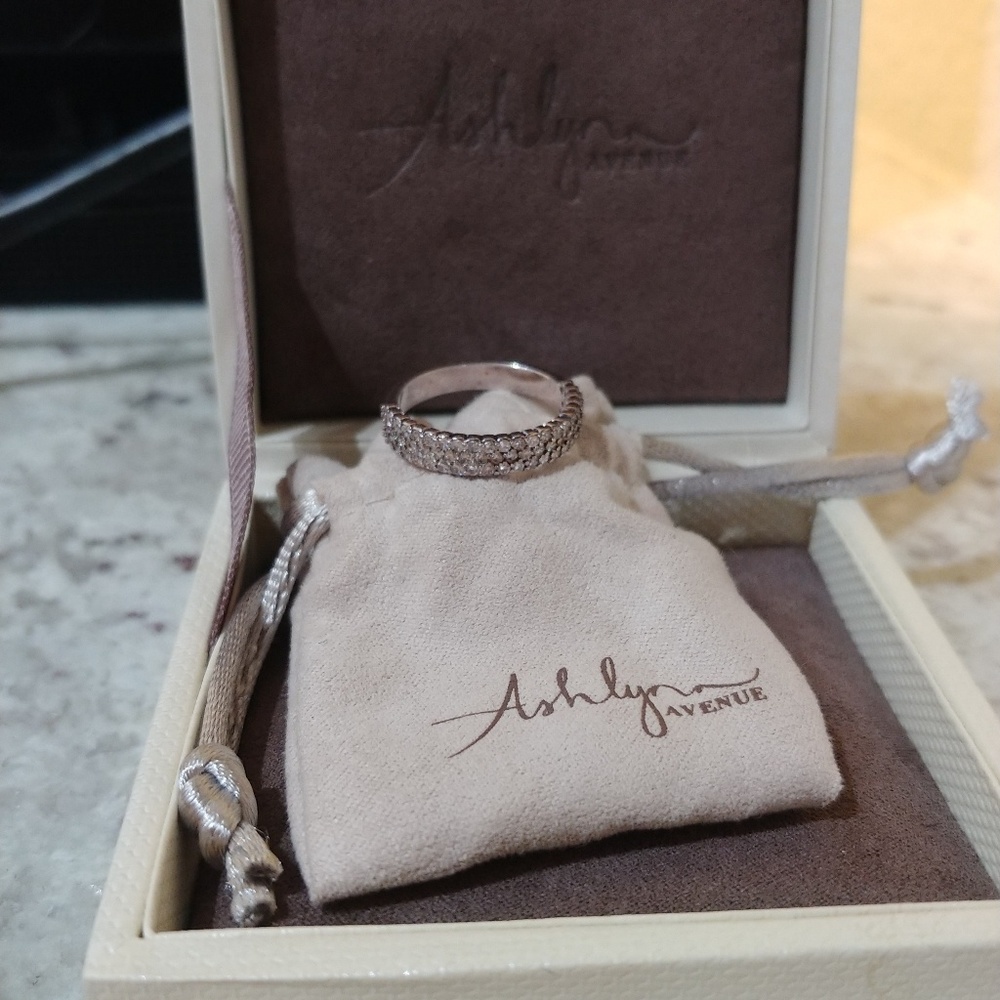 Ashlyn Avenue women's ring